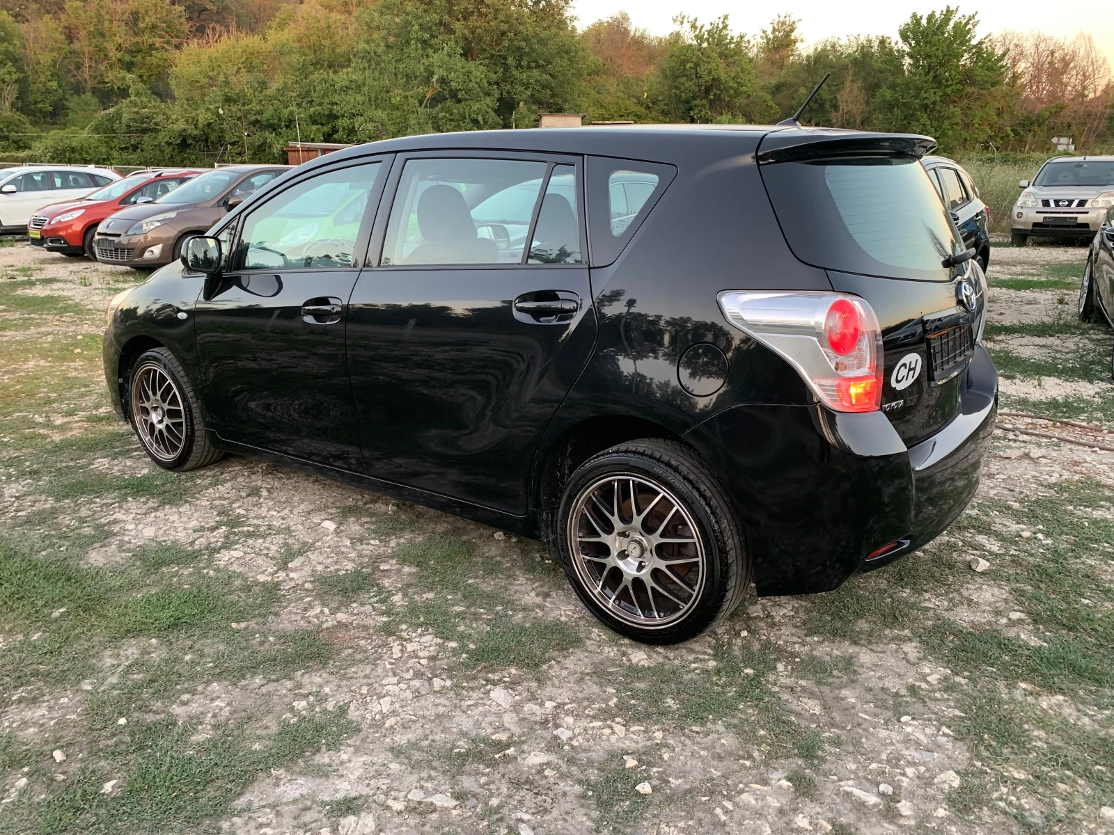 Toyota Verso 1.8-147 КС - изображение 3