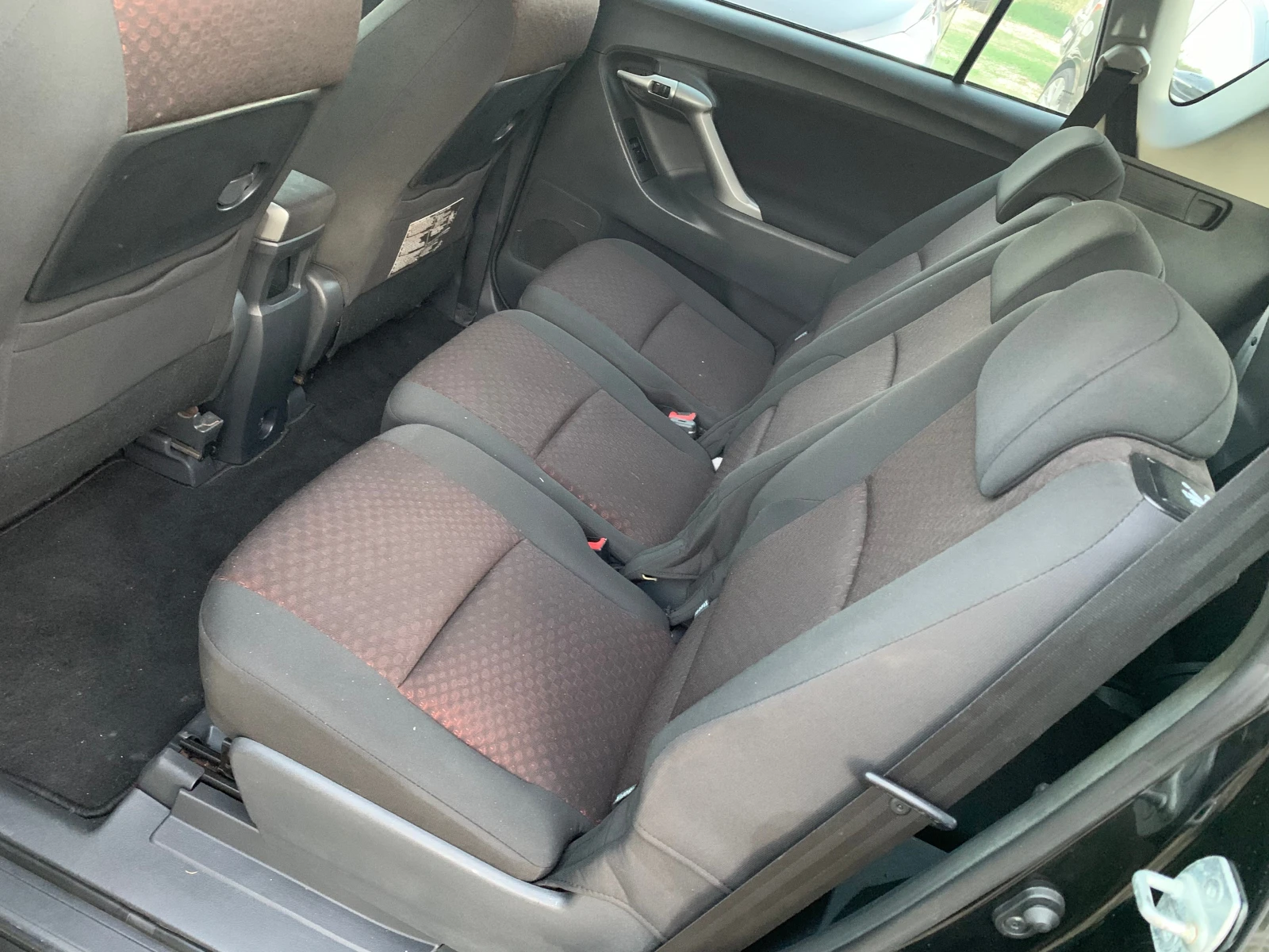 Toyota Verso 1.8-147 КС - изображение 8