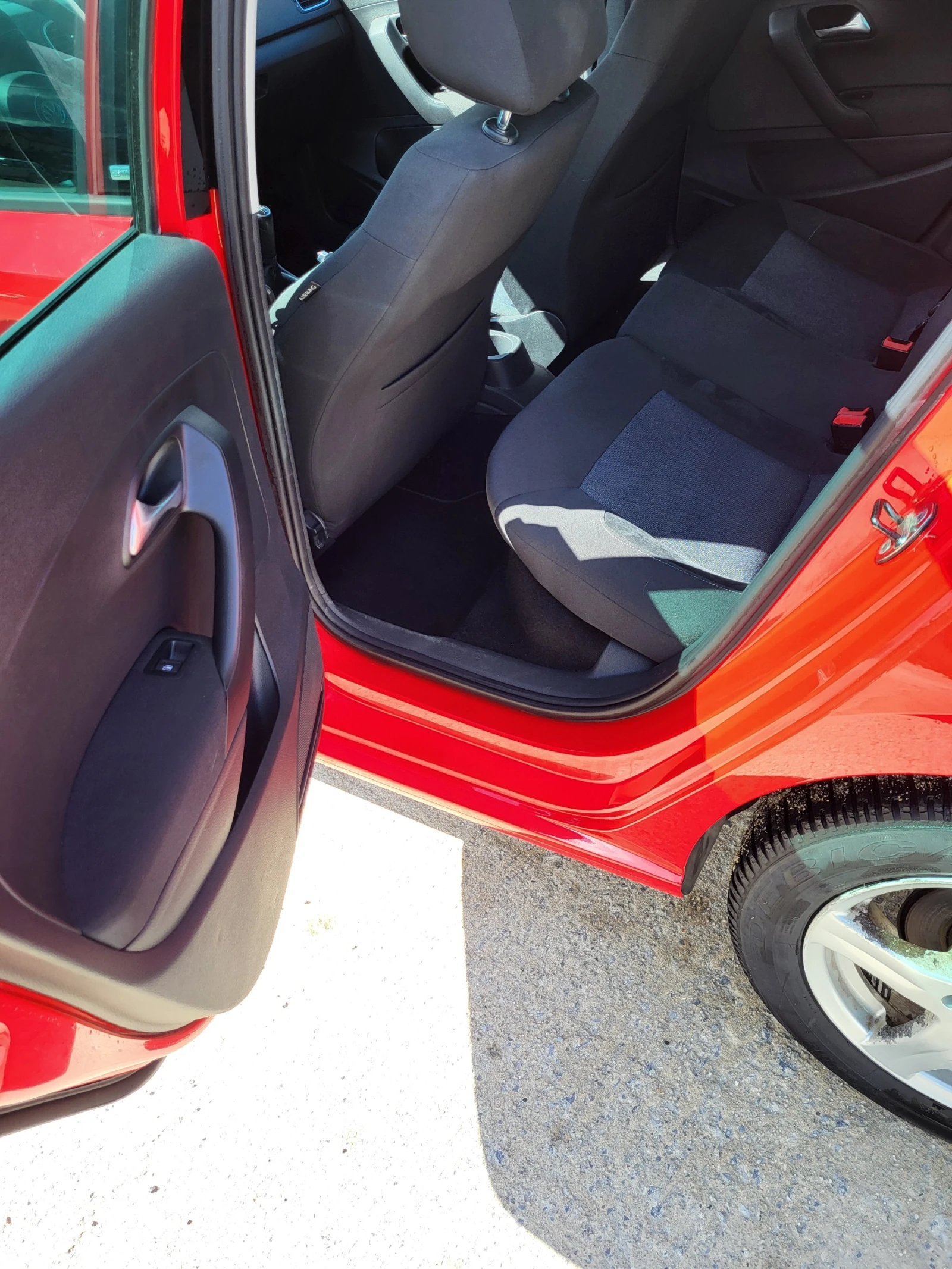 VW Polo Изпълнение STYLE, алкантара, подгрев, снимка 9 - Автомобили и джипове - 54090007