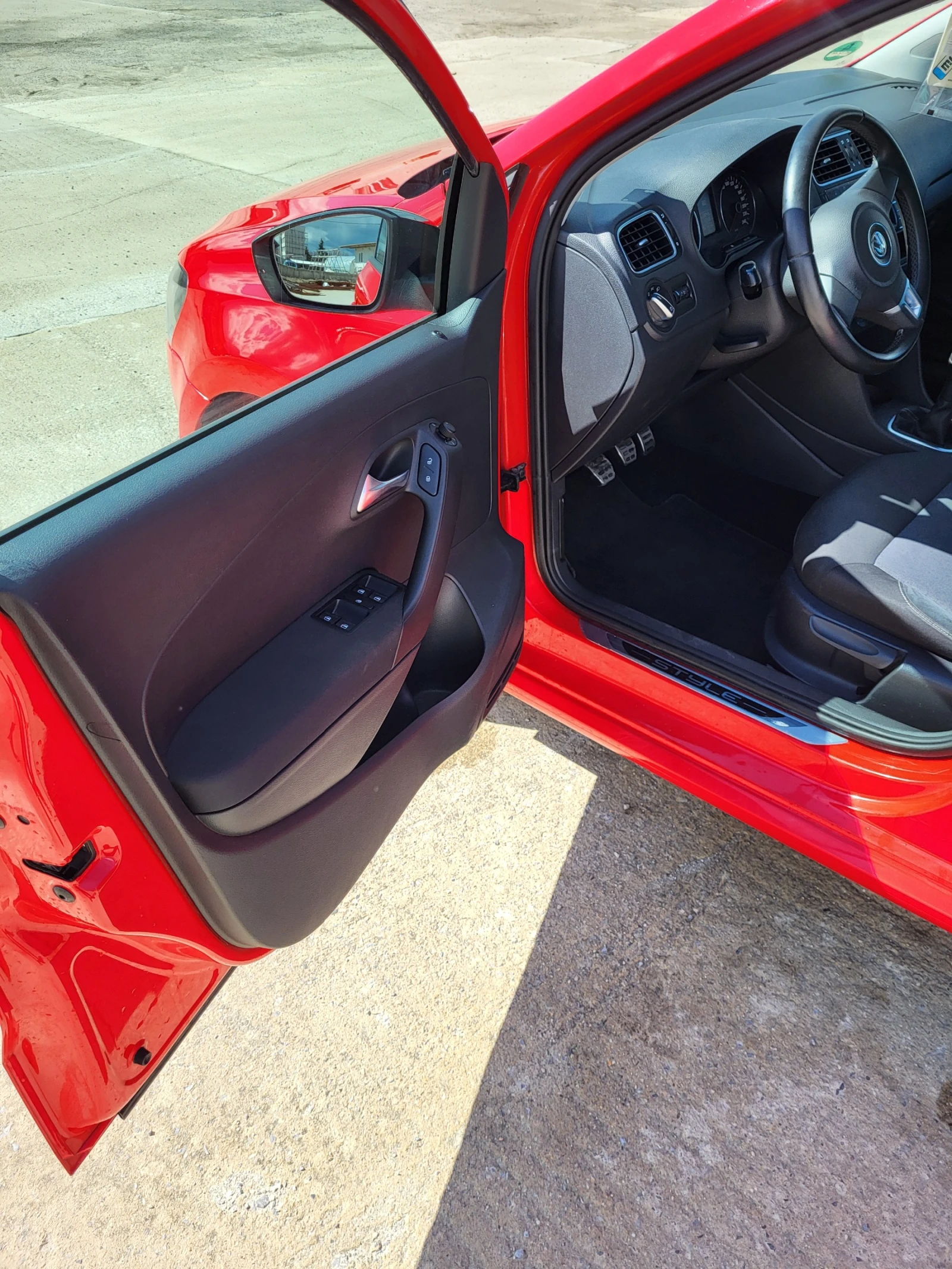 VW Polo Изпълнение STYLE, алкантара, подгрев, снимка 5 - Автомобили и джипове - 54090007