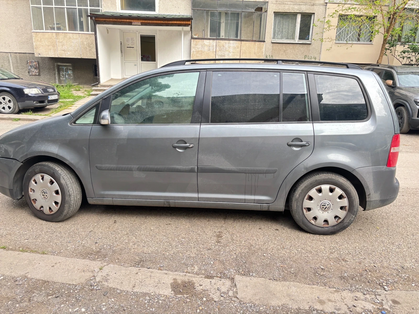 VW Touran, снимка 4 - Автомобили и джипове - 54678536