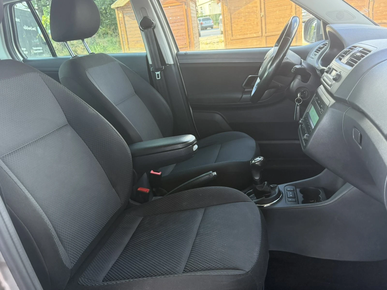 Skoda Fabia 1.6тди  90к.с.  2012г., снимка 15 - Автомобили и джипове - 55235154