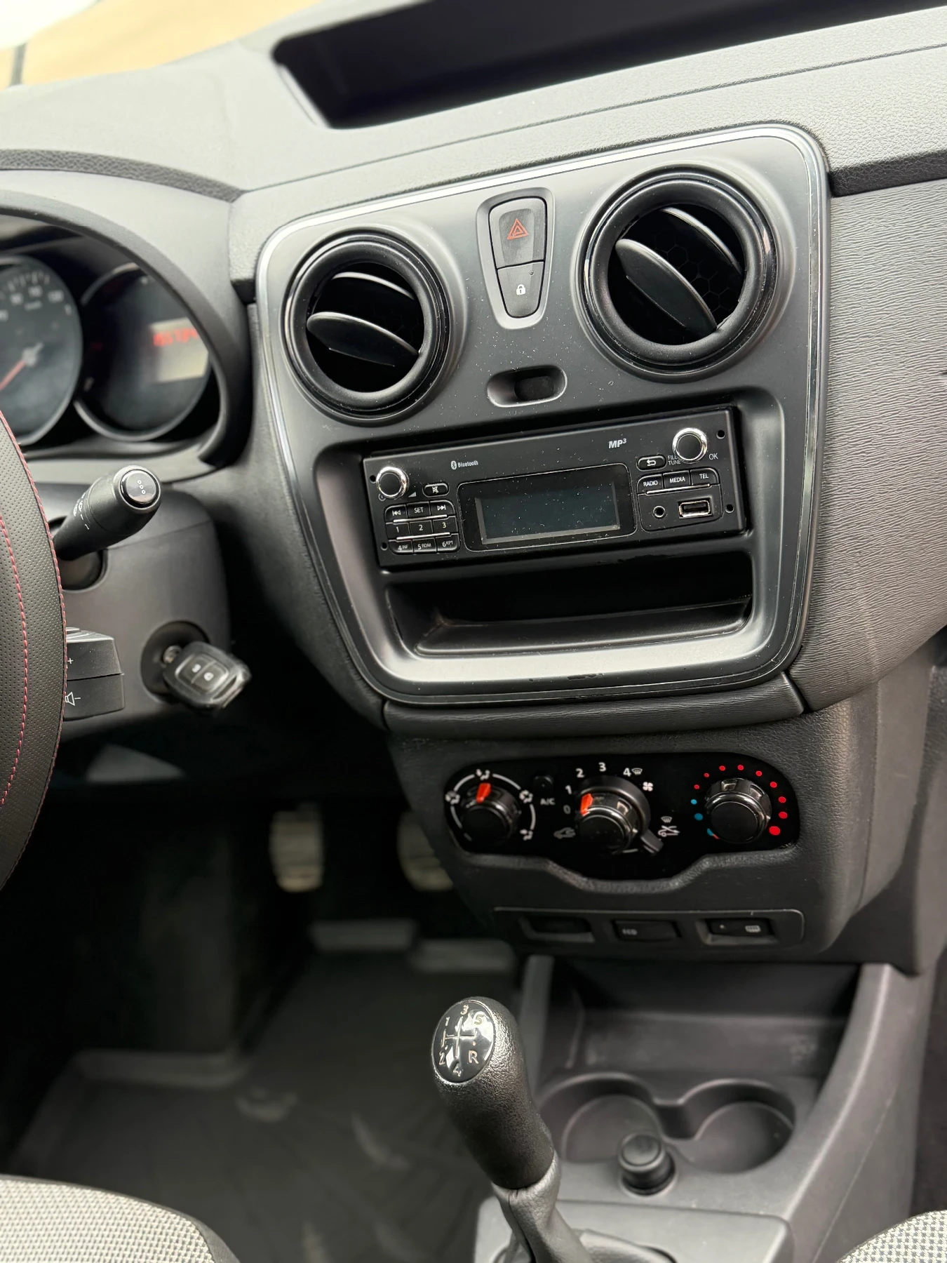 Dacia Dokker, снимка 8 - Автомобили и джипове - 55388668
