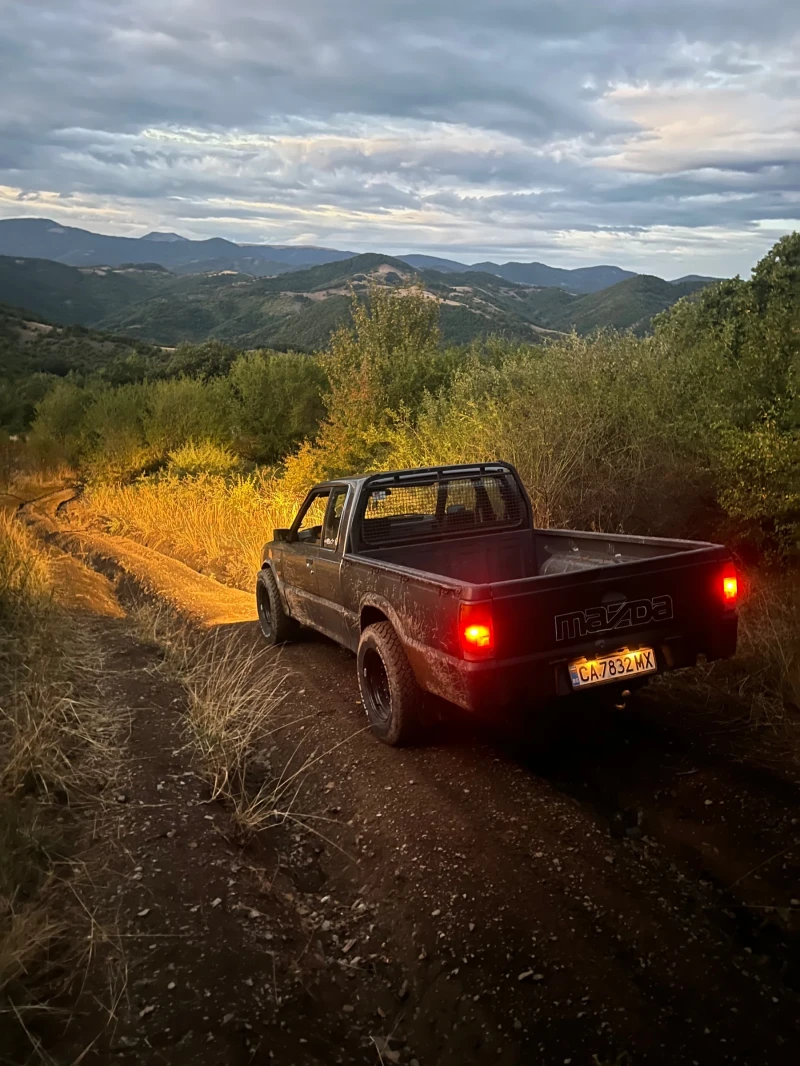 Mazda B2200, снимка 12 - Автомобили и джипове - 53054133