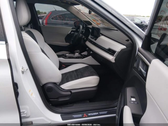 Mitsubishi Outlander SE 2.5, снимка 9 - Автомобили и джипове - 54748261