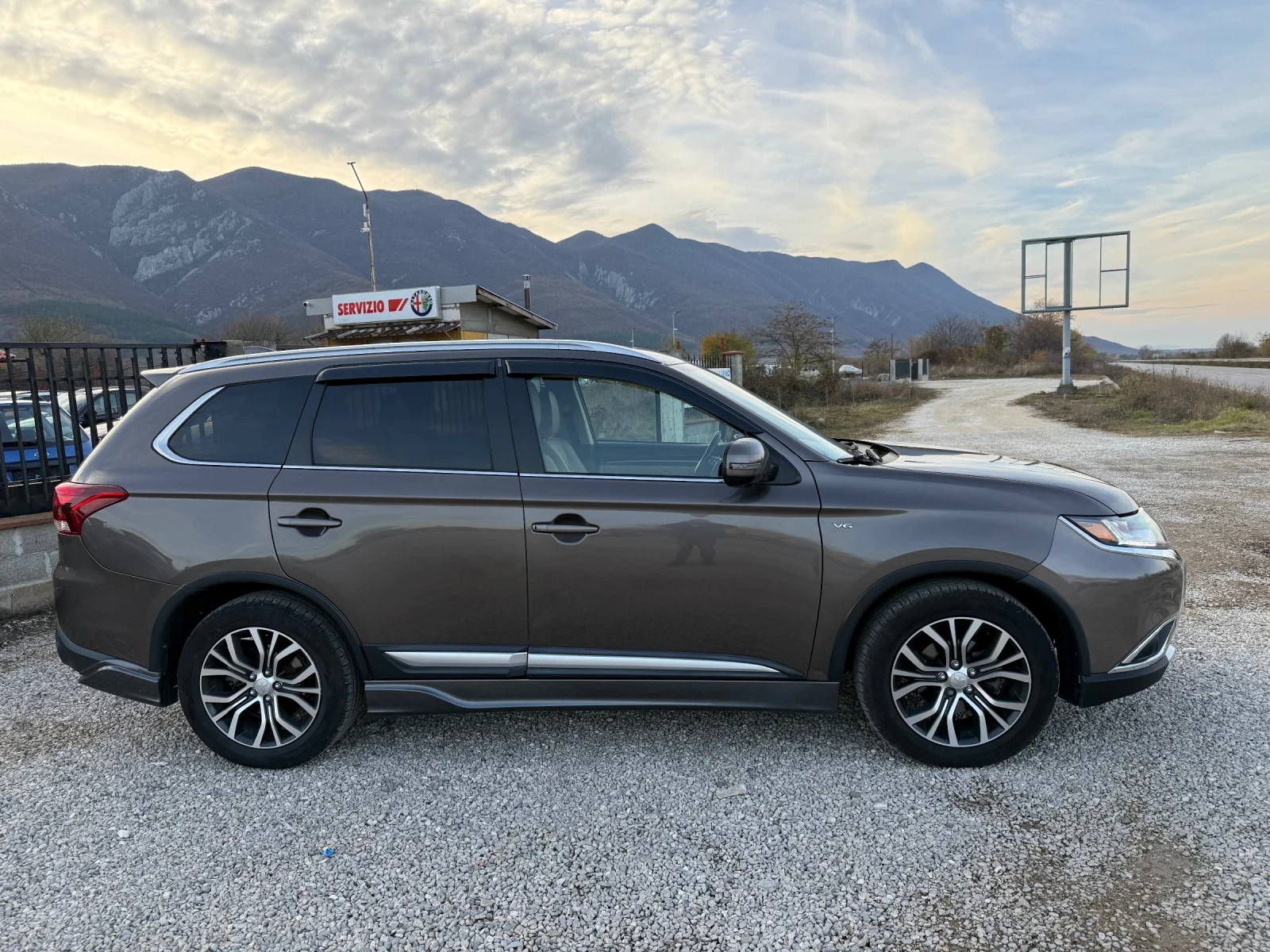 Mitsubishi Outlander 3.0 I 224 к.с. - изображение 6