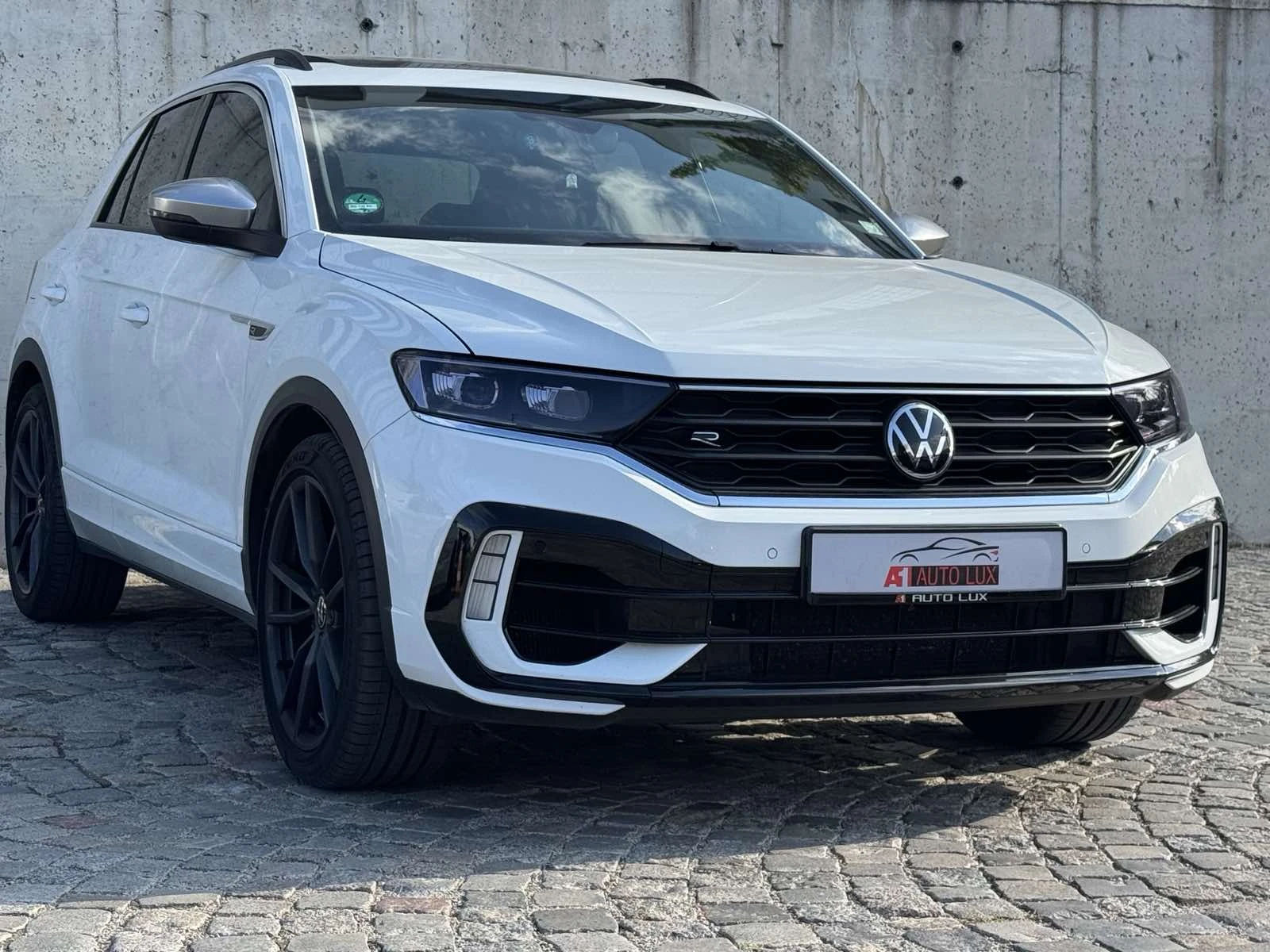 VW T-Roc R line/4x4/PANO/360 /Virtual/NAVI/TV/ 50 хил.км.! - изображение 2