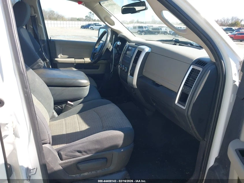 Dodge RAM 1500 5.7L V-8 VVT, 390HP 4X4 Drive, снимка 5 - Автомобили и джипове - 53939521