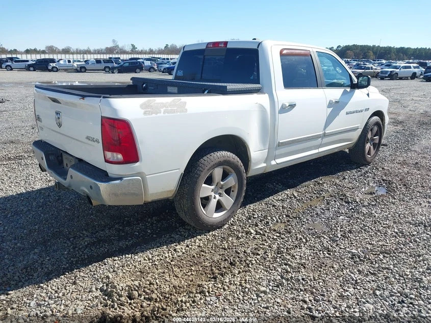 Dodge RAM 1500 5.7L V-8 VVT, 390HP 4X4 Drive, снимка 4 - Автомобили и джипове - 53939521