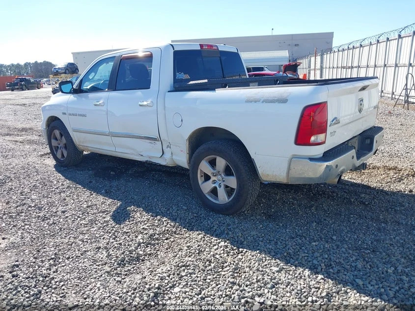 Dodge RAM 1500 5.7L V-8 VVT, 390HP 4X4 Drive, снимка 3 - Автомобили и джипове - 53939521