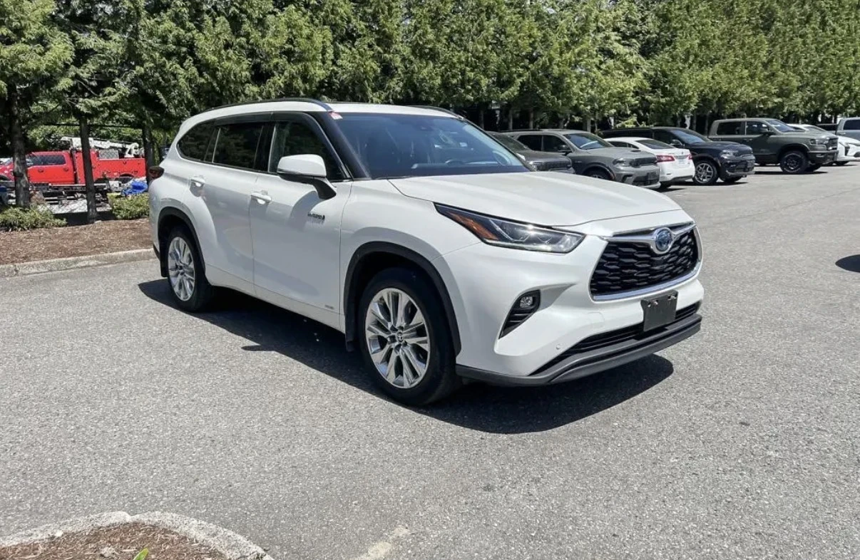 Toyota Highlander HYBRID LIMITED * AWD * 8 МЕСТЕН * ПАНО * CARFAX * , снимка 2 - Автомобили и джипове - 54943900