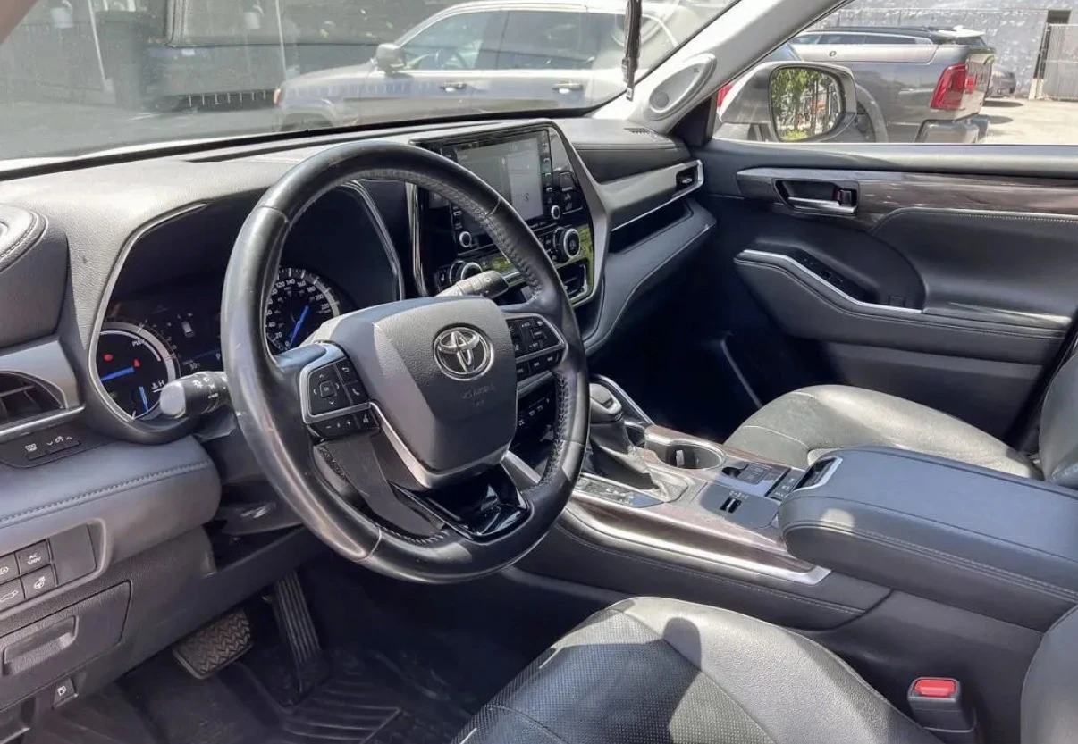Toyota Highlander HYBRID LIMITED * AWD * 8 МЕСТЕН * ПАНО * CARFAX * , снимка 6 - Автомобили и джипове - 54943900