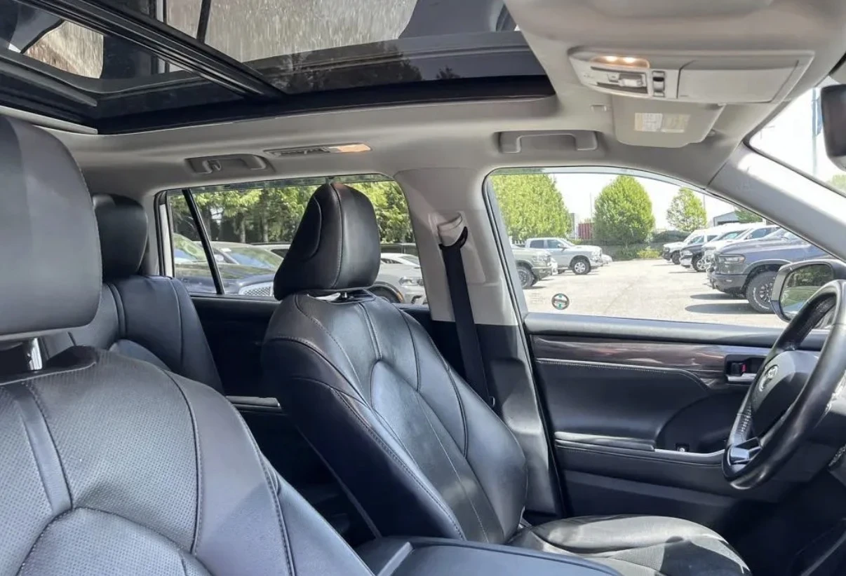 Toyota Highlander HYBRID LIMITED * AWD * 8 МЕСТЕН * ПАНО * CARFAX * , снимка 11 - Автомобили и джипове - 54943900