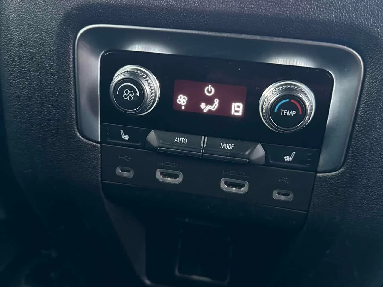 Gmc Yukon SLT * CARFAX * АВТОКРЕДИТ БЕЗ ПЪРВОНАЧАЛНА ВНОСКА*, снимка 13 - Автомобили и джипове - 56225801