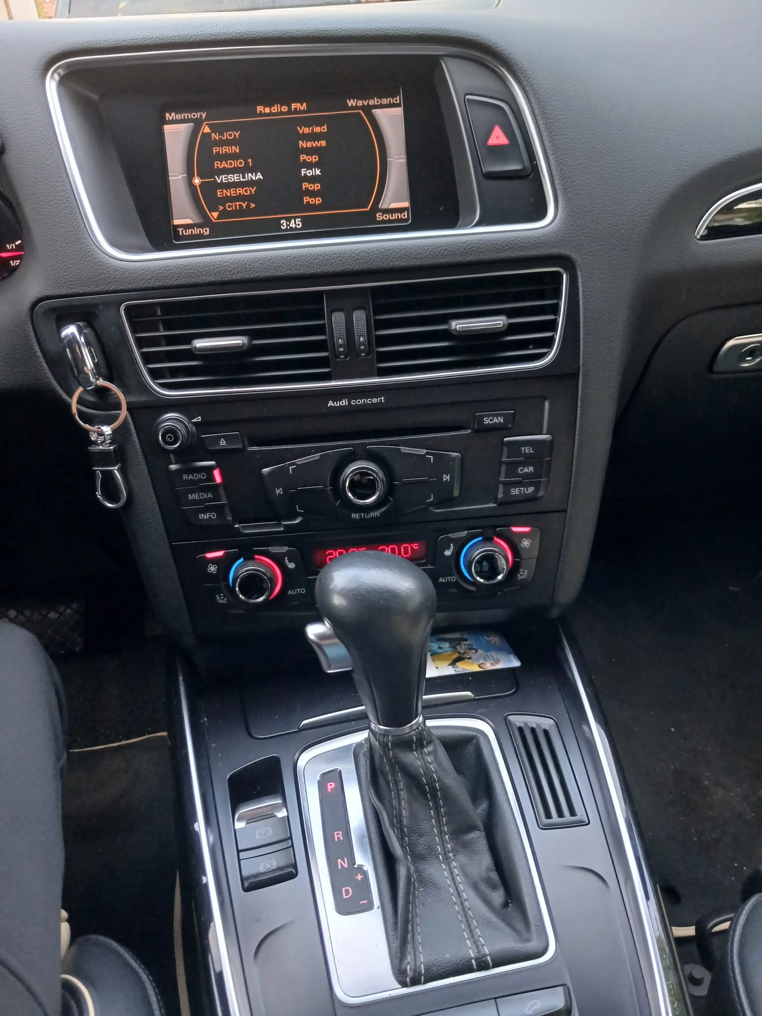 Audi Q5 2.0, снимка 8 - Автомобили и джипове - 56279196