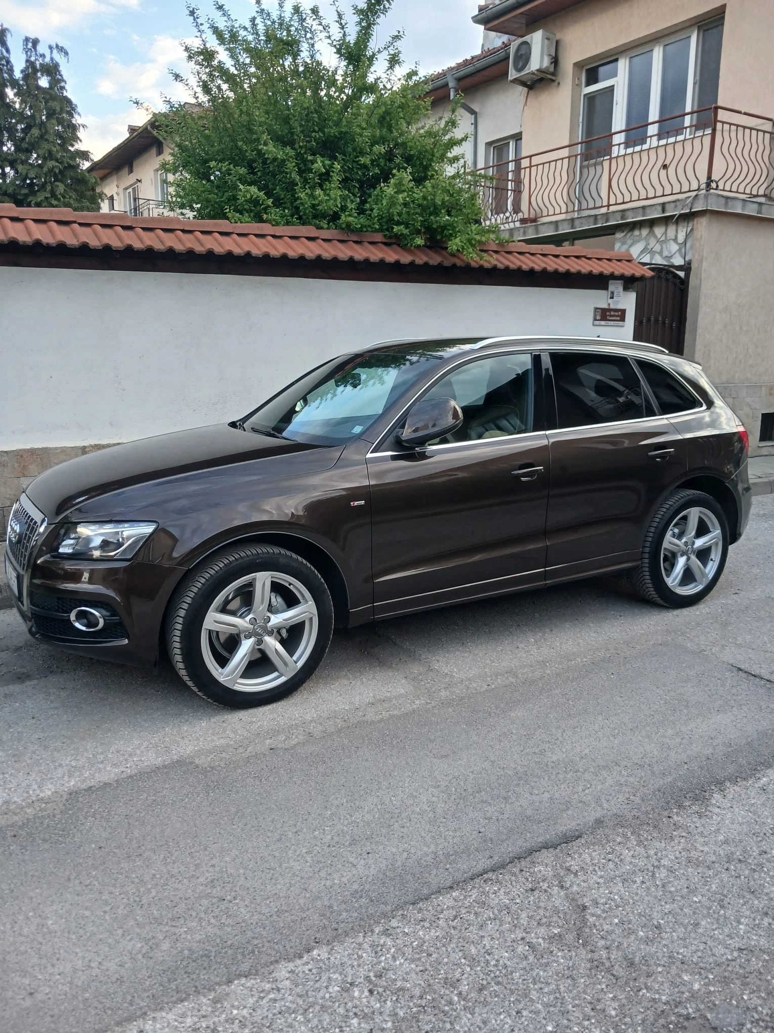 Audi Q5 2.0, снимка 2 - Автомобили и джипове - 56279196
