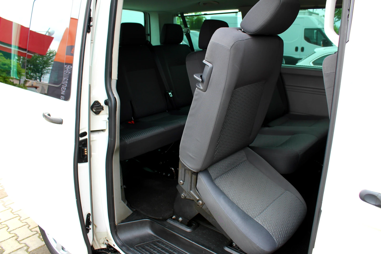 VW Caravelle 2.0TDI 8+ 1* СОБСТВЕН ЛИЗИНГ, снимка 14 - Бусове и автобуси - 54485789