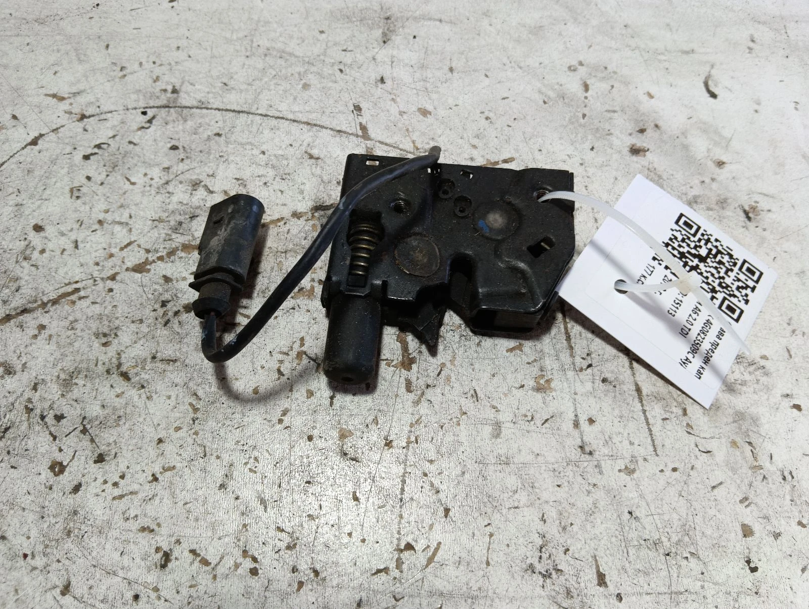 брава преден капак 4G0823509C Ауди А6 2.0 TDI
