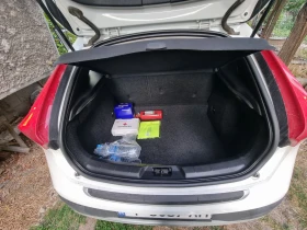 Volvo V40 Cross Country 2.0 БЕНЗИН - 5 цилиндъра  - 12000 € / 23469.96 лв. - 49727199 17