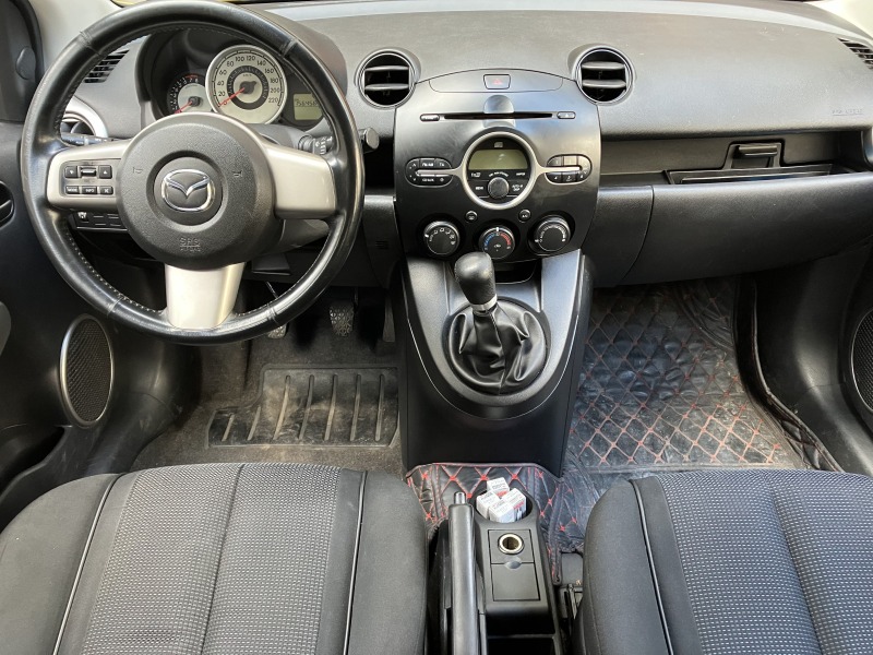 Mazda 2 1.3, снимка 11 - Автомобили и джипове - 46166719