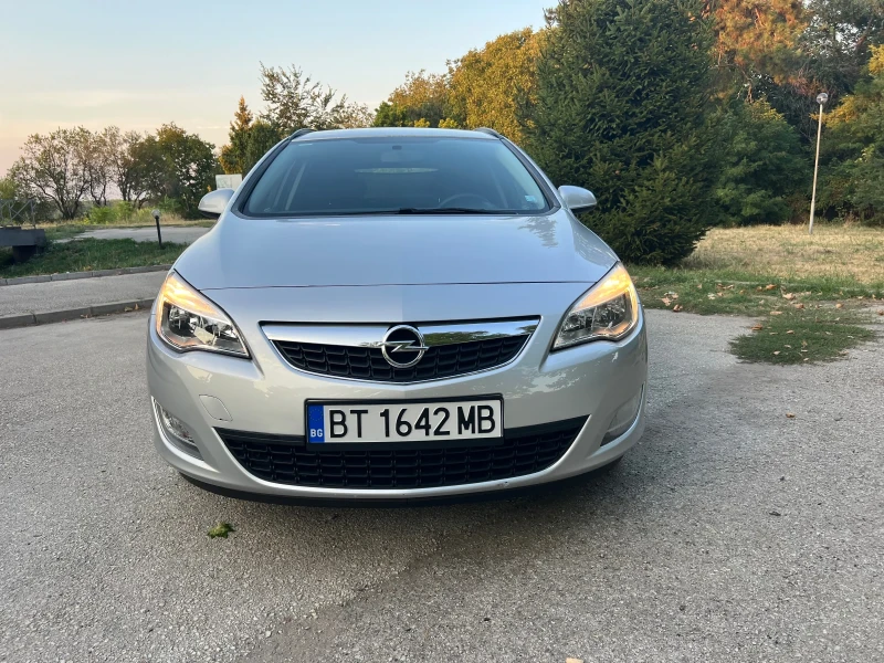 Opel Astra 1.4 I, снимка 2 - Автомобили и джипове - 47435726