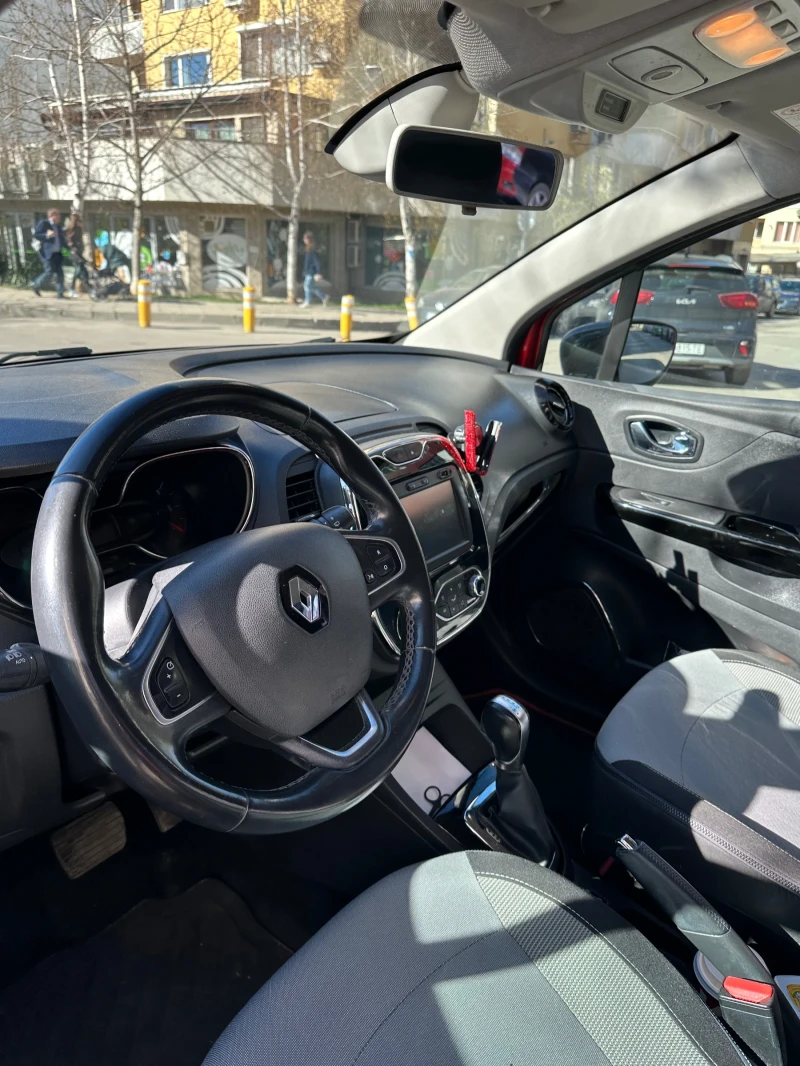 Renault Captur, снимка 10 - Автомобили и джипове - 49580854