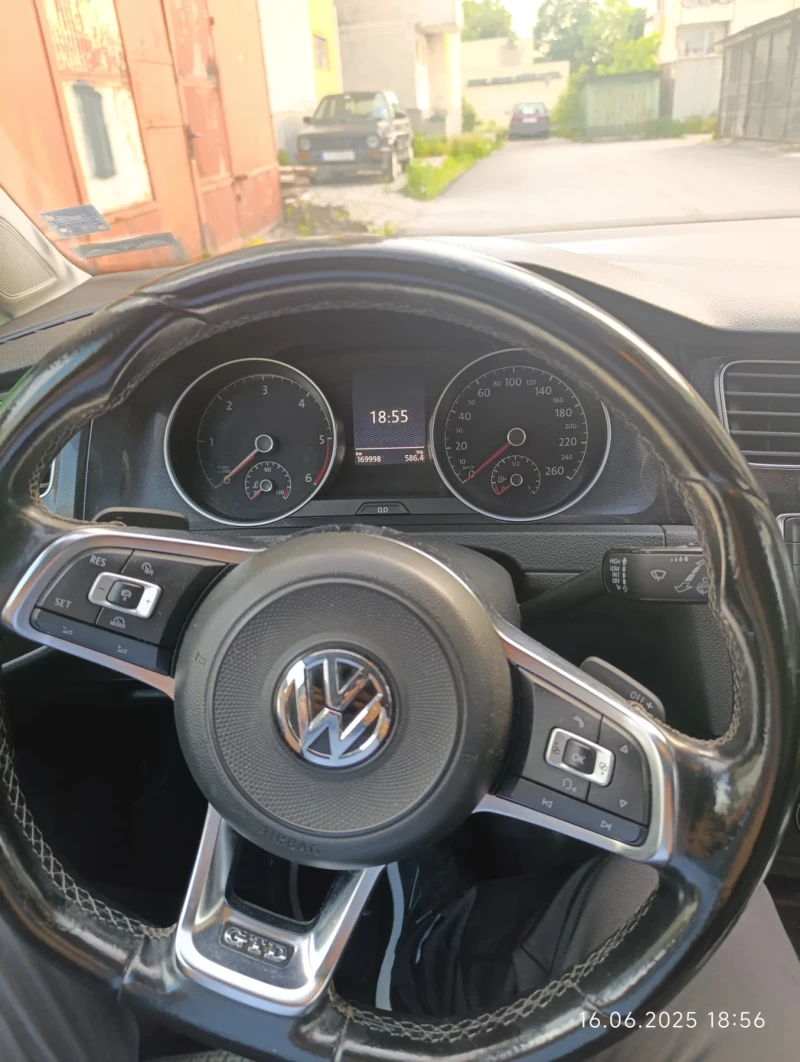 VW Golf 7.5 1.6TDI Facelift, снимка 10 - Автомобили и джипове - 52059403