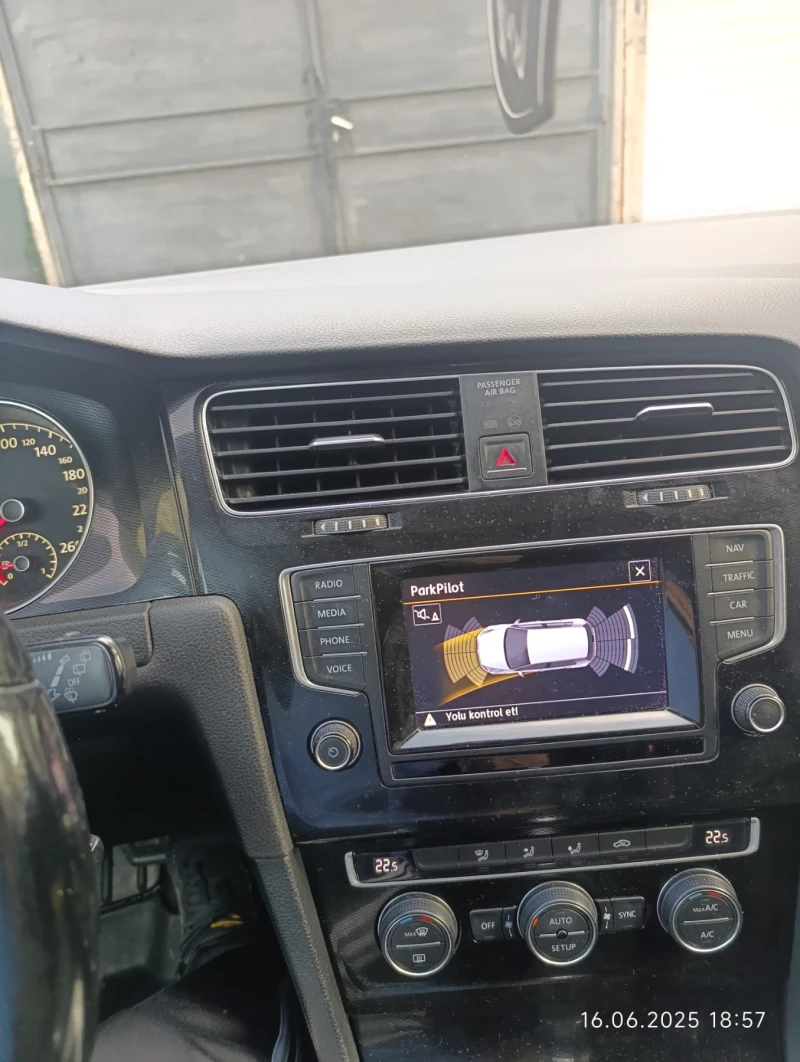 VW Golf 7.5 1.6TDI Facelift, снимка 14 - Автомобили и джипове - 52059403