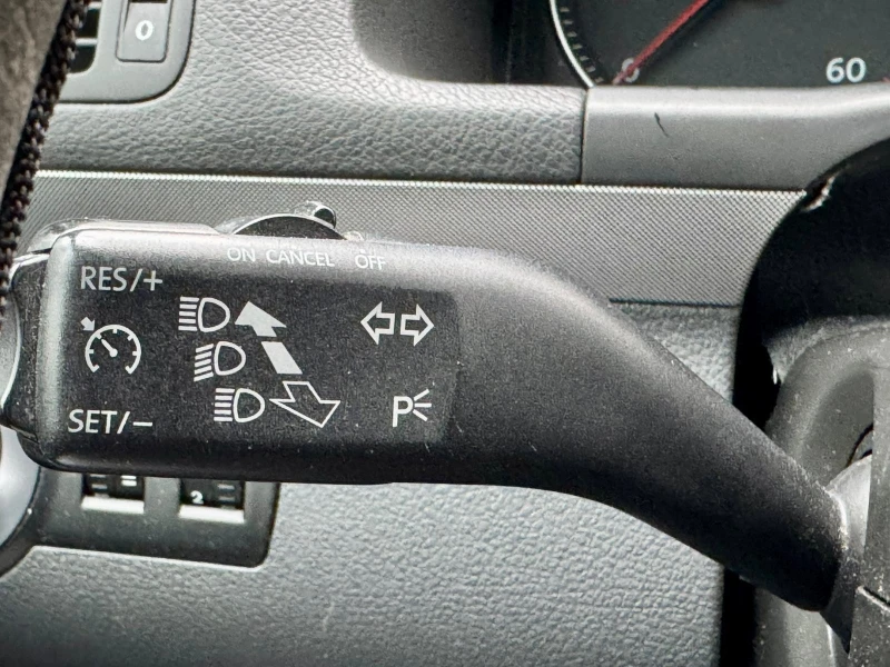 VW Touran, снимка 8 - Автомобили и джипове - 52919596