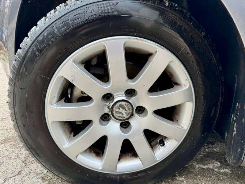 VW Touran, снимка 15 - Автомобили и джипове - 52919596