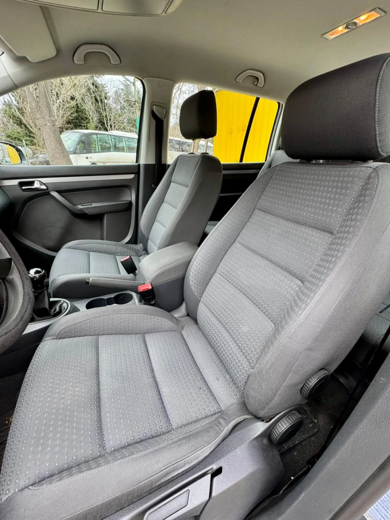 VW Touran, снимка 12 - Автомобили и джипове - 52919596