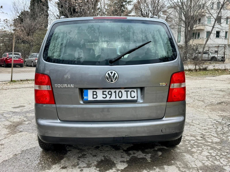 VW Touran, снимка 4 - Автомобили и джипове - 52919596
