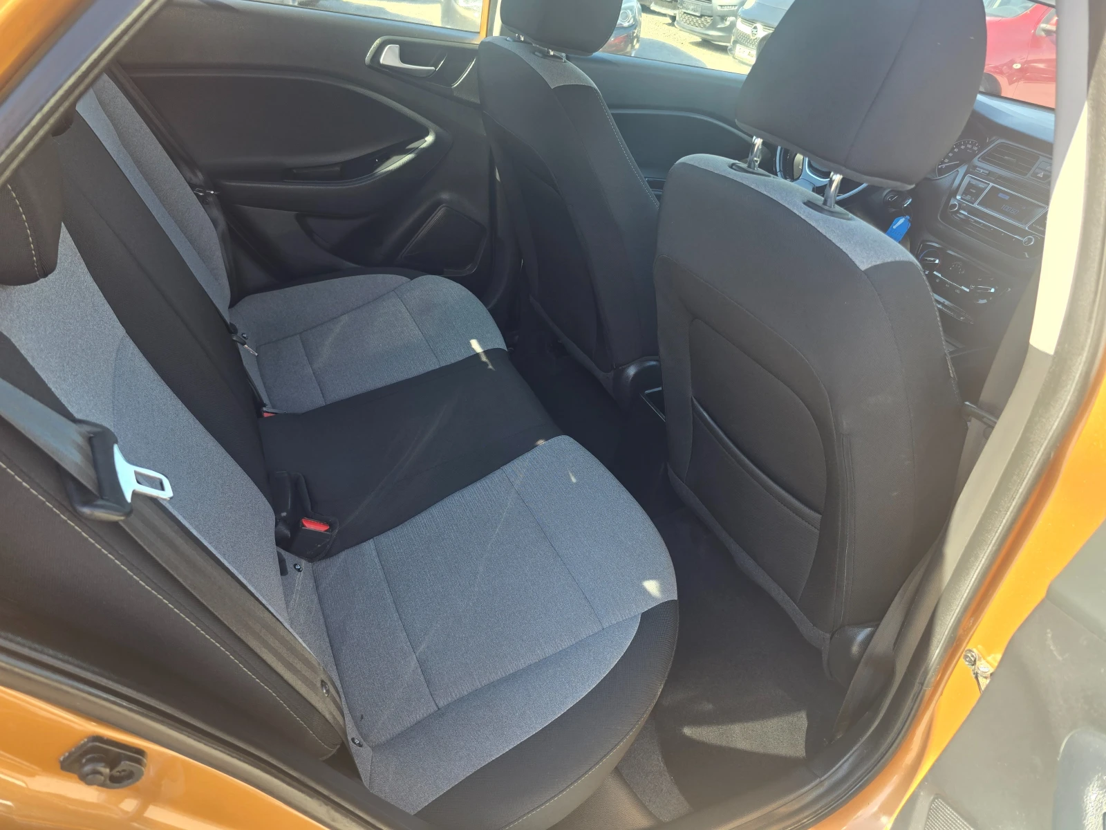 Hyundai I20 1.2i-85k.c-EURO-6 - изображение 10