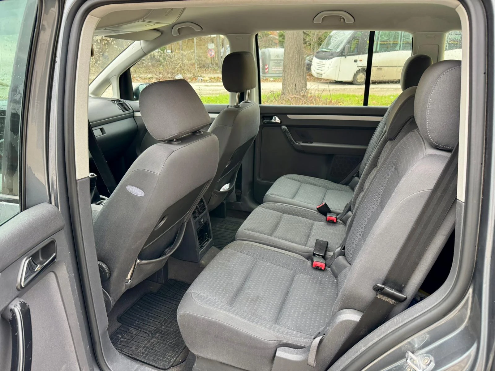 VW Touran, снимка 13 - Автомобили и джипове - 53824441