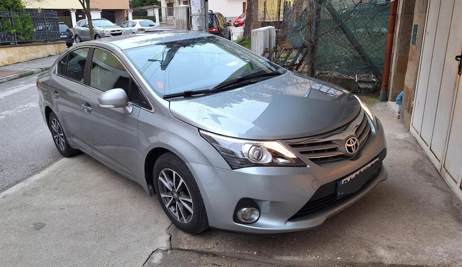 Toyota Avensis 2.0D4D - изображение 2