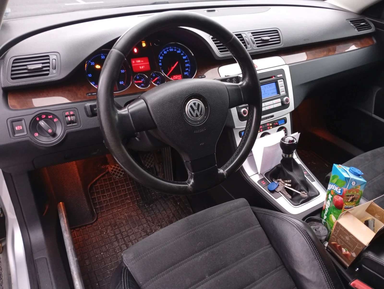 VW Passat 1.9 тди, снимка 7 - Автомобили и джипове - 53757795