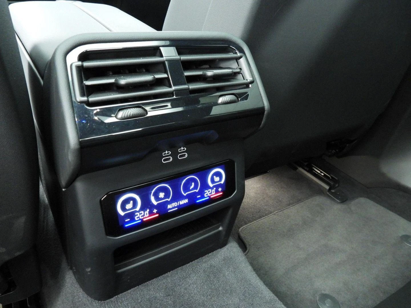 BMW i5 M60i/xDrive/PANO/SHADOW/B&W/360/HEAD UP/, снимка 16 - Автомобили и джипове - 53766837