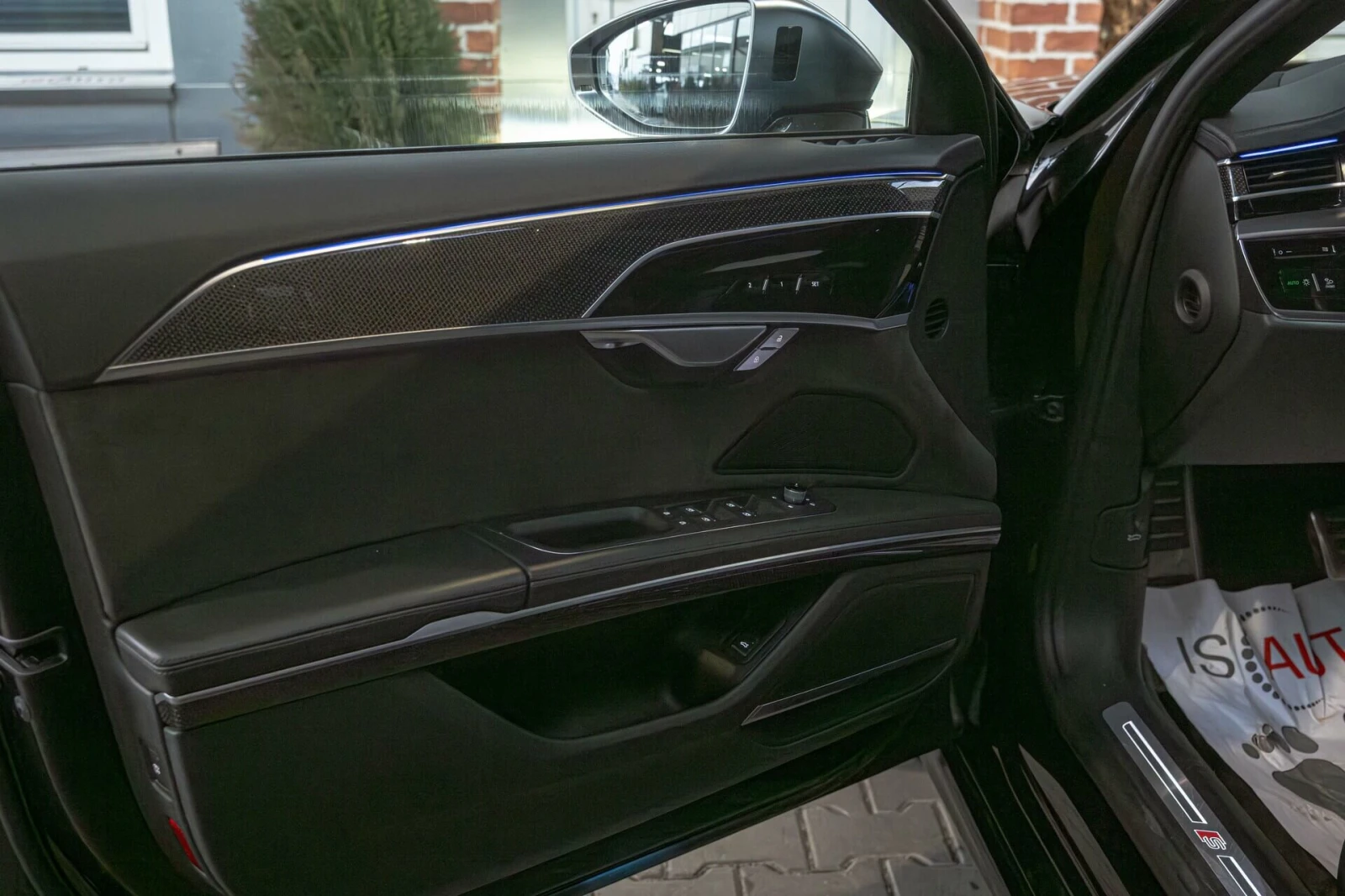 Audi S8 4.0TFSI/Carbon/B&O/Камера 360/HuD/Дистроник/Обдухв, снимка 8 - Автомобили и джипове - 53967087