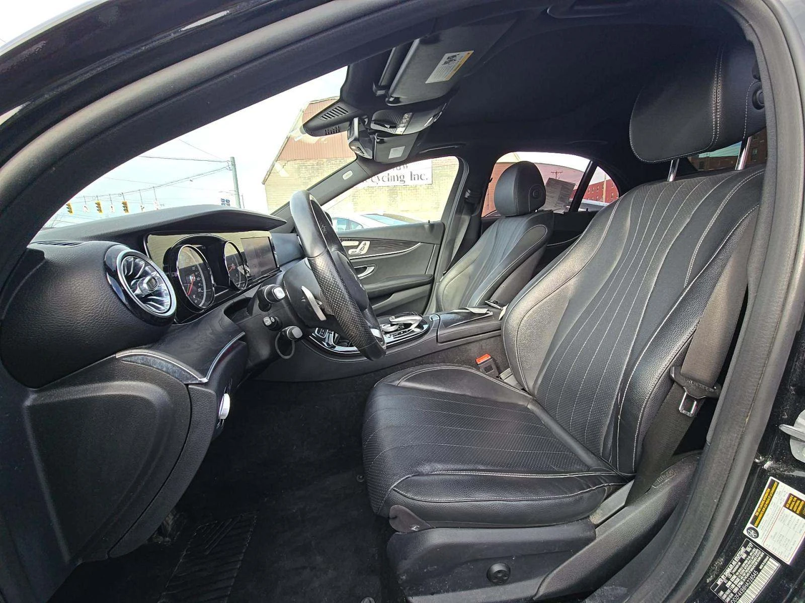 Mercedes-Benz E 300 4MATIC* BURMESTER* PANORAMA* , снимка 13 - Автомобили и джипове - 54115749