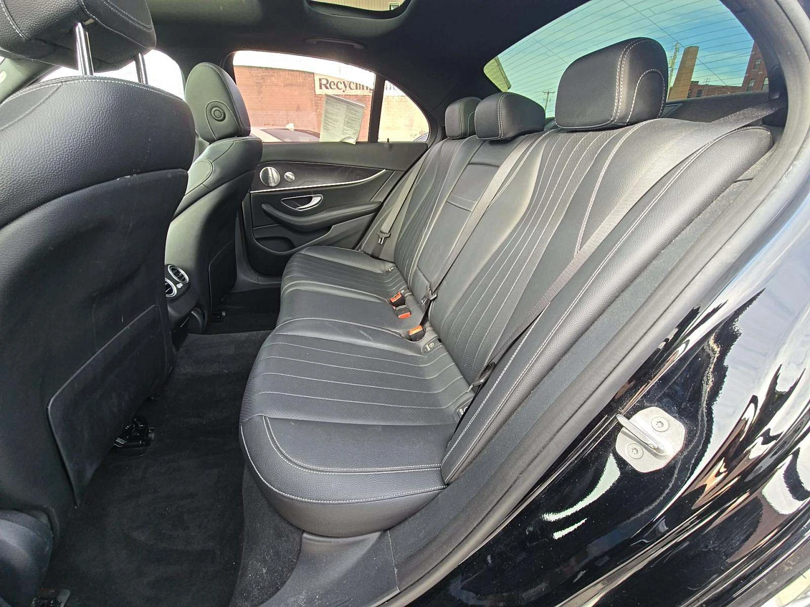 Mercedes-Benz E 300 4MATIC* BURMESTER* PANORAMA* , снимка 8 - Автомобили и джипове - 54115749