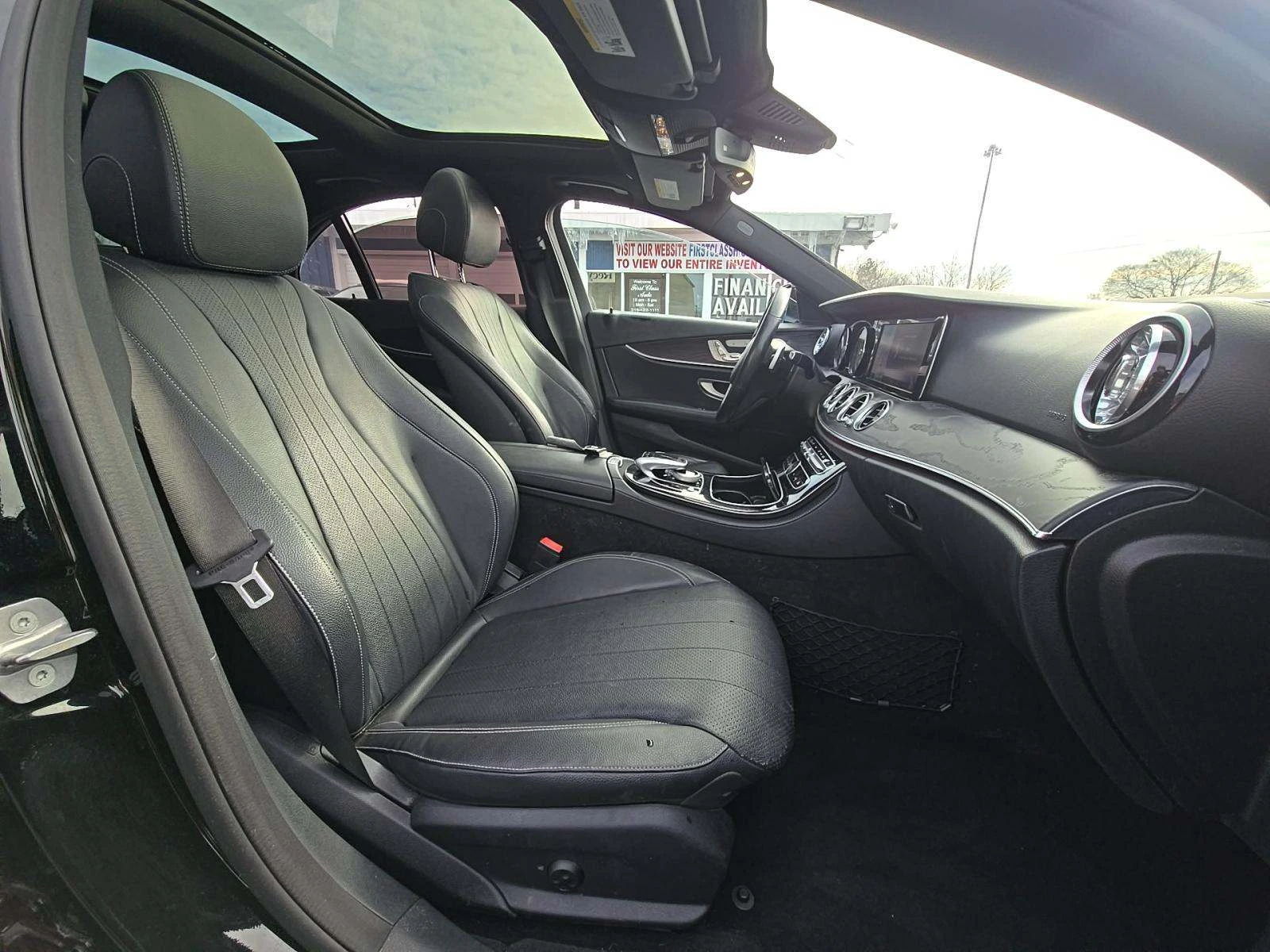 Mercedes-Benz E 300 4MATIC* BURMESTER* PANORAMA* , снимка 5 - Автомобили и джипове - 54115749