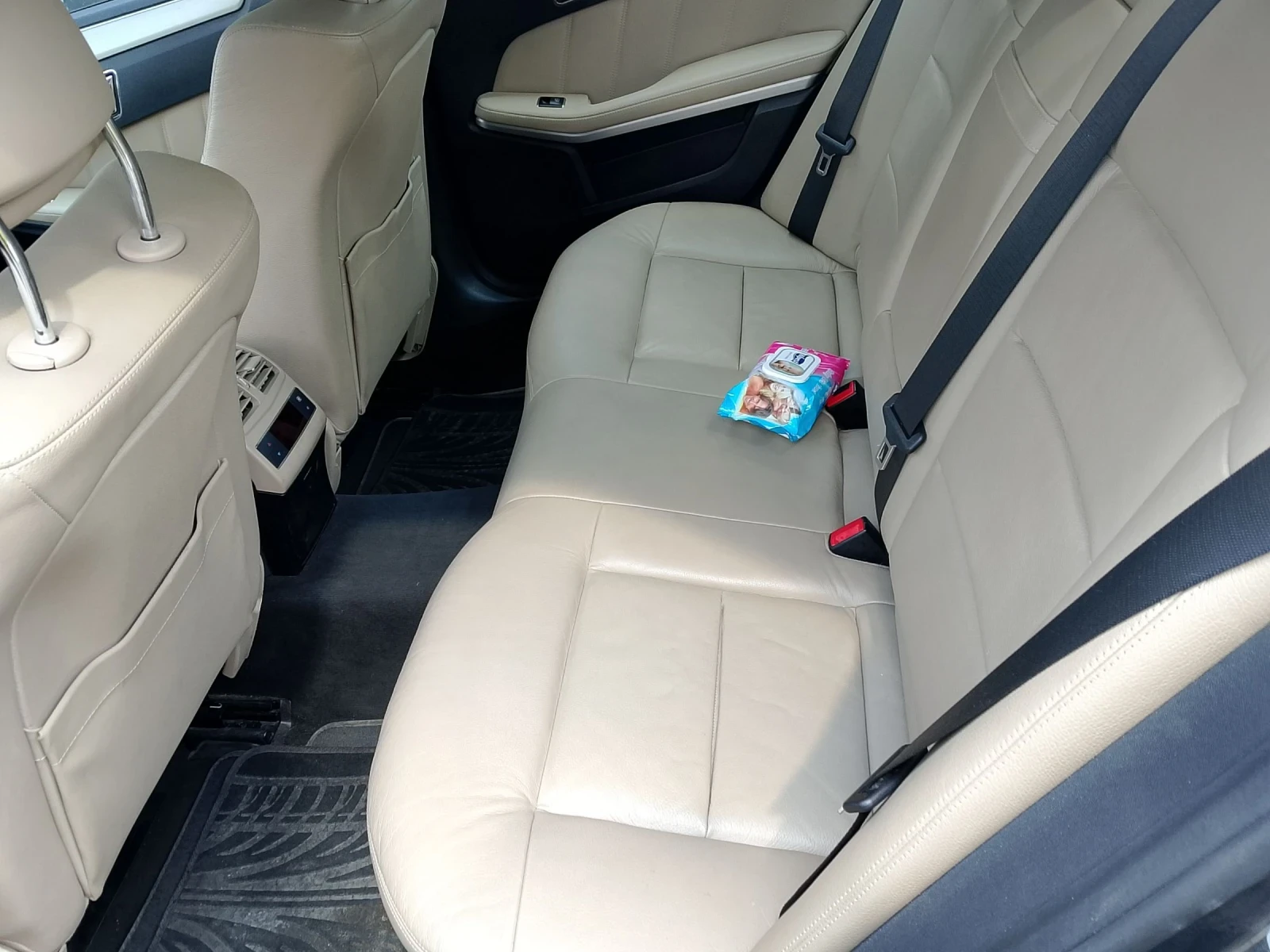 Mercedes-Benz E 200, снимка 10 - Автомобили и джипове - 54257357