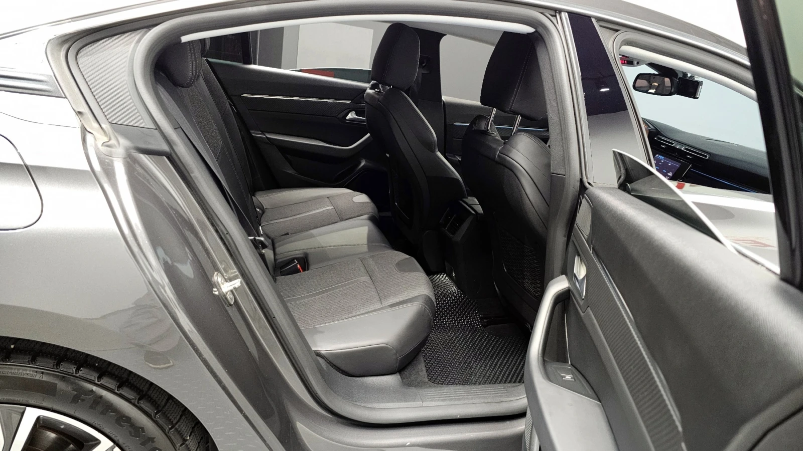 Peugeot 508 1.5 BlueHDi Allure | LED | CAMERA | NAVI, снимка 13 - Автомобили и джипове - 54755859