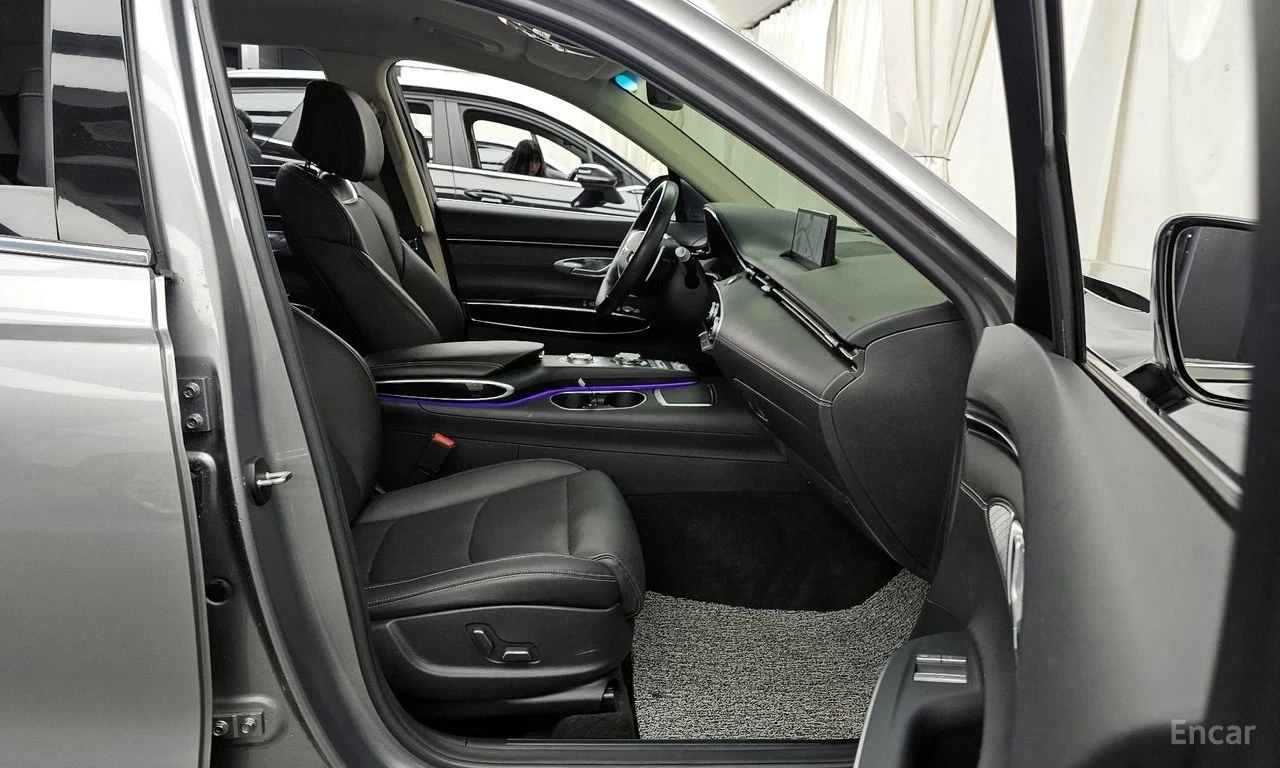 Genesis GV70 2.2 DIESEL* AWD* КОЖА* ПОДГР* ОБДУХ* 360* , снимка 14 - Автомобили и джипове - 54796534