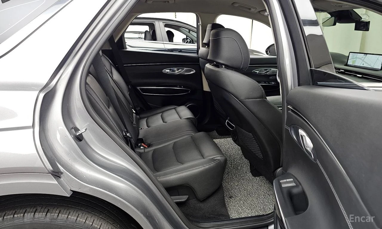 Genesis GV70 2.2 DIESEL* AWD* КОЖА* ПОДГР* ОБДУХ* 360* , снимка 15 - Автомобили и джипове - 54796534