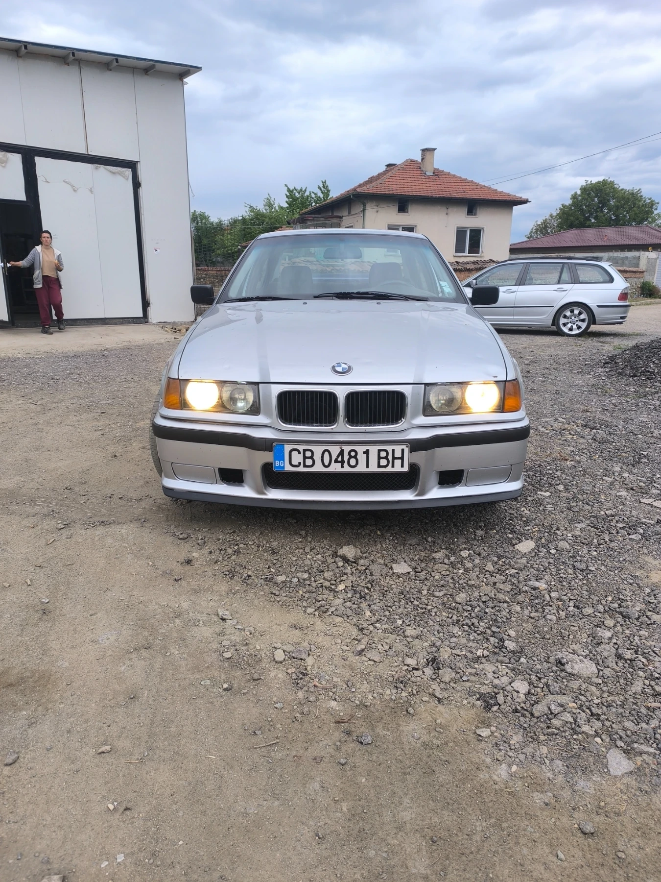 BMW 318 318i, снимка 9 - Автомобили и джипове - 55017599