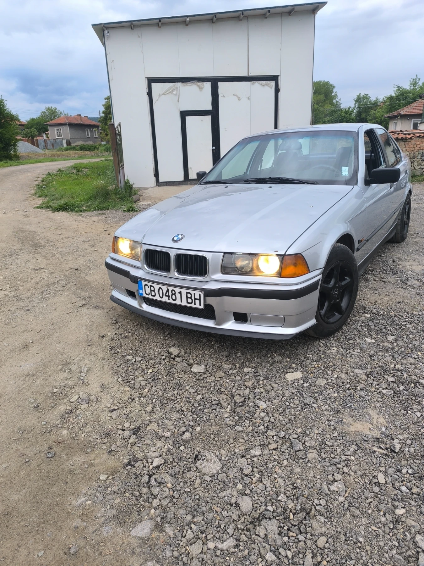 BMW 318 318i, снимка 12 - Автомобили и джипове - 55017599