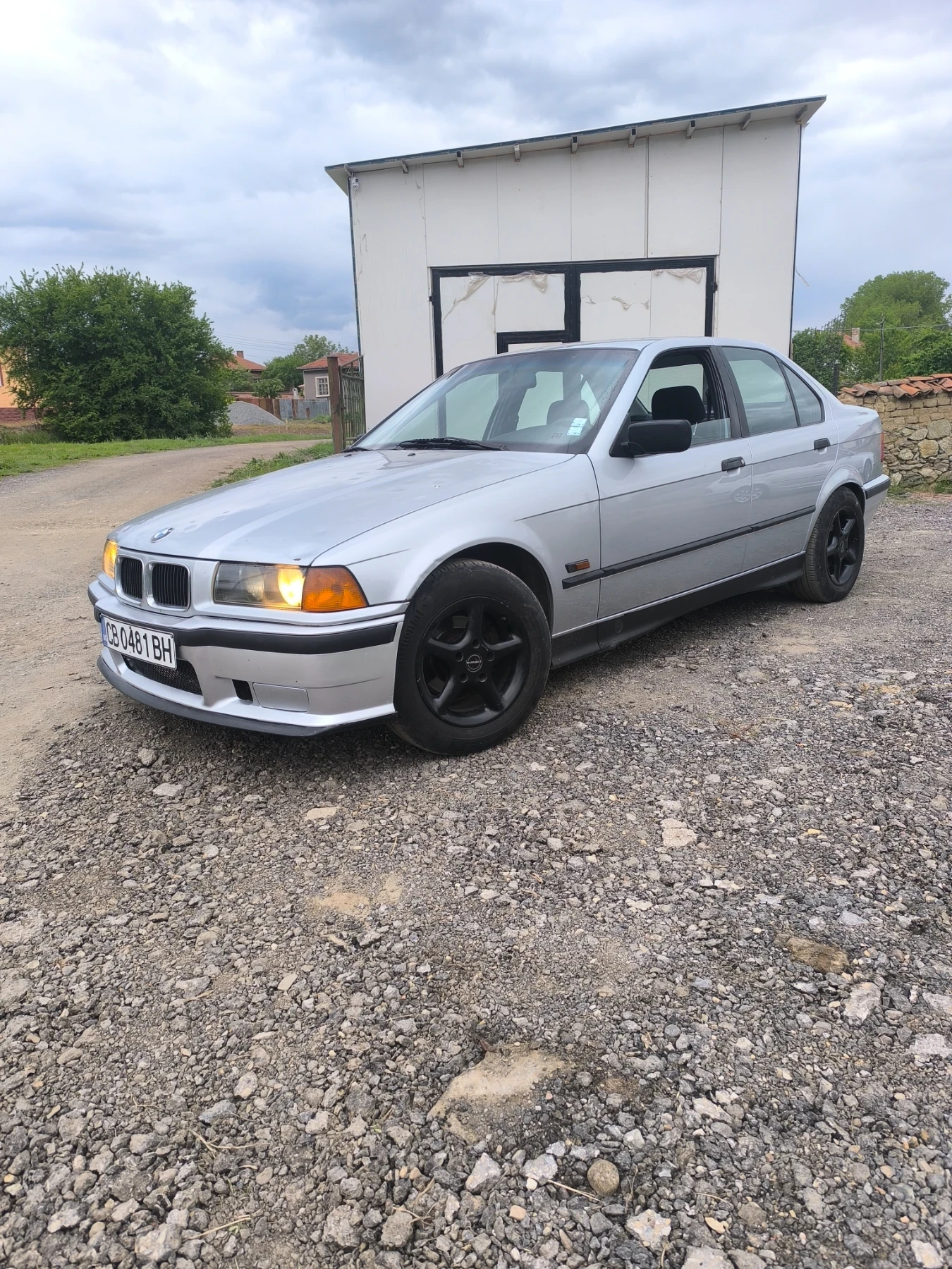 BMW 318 318i, снимка 11 - Автомобили и джипове - 55017599
