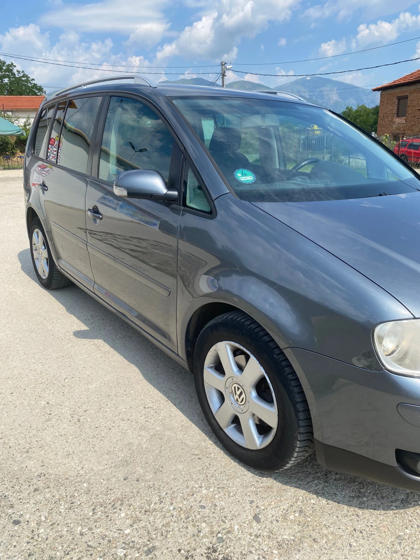 VW Touran, снимка 4 - Автомобили и джипове - 55385275
