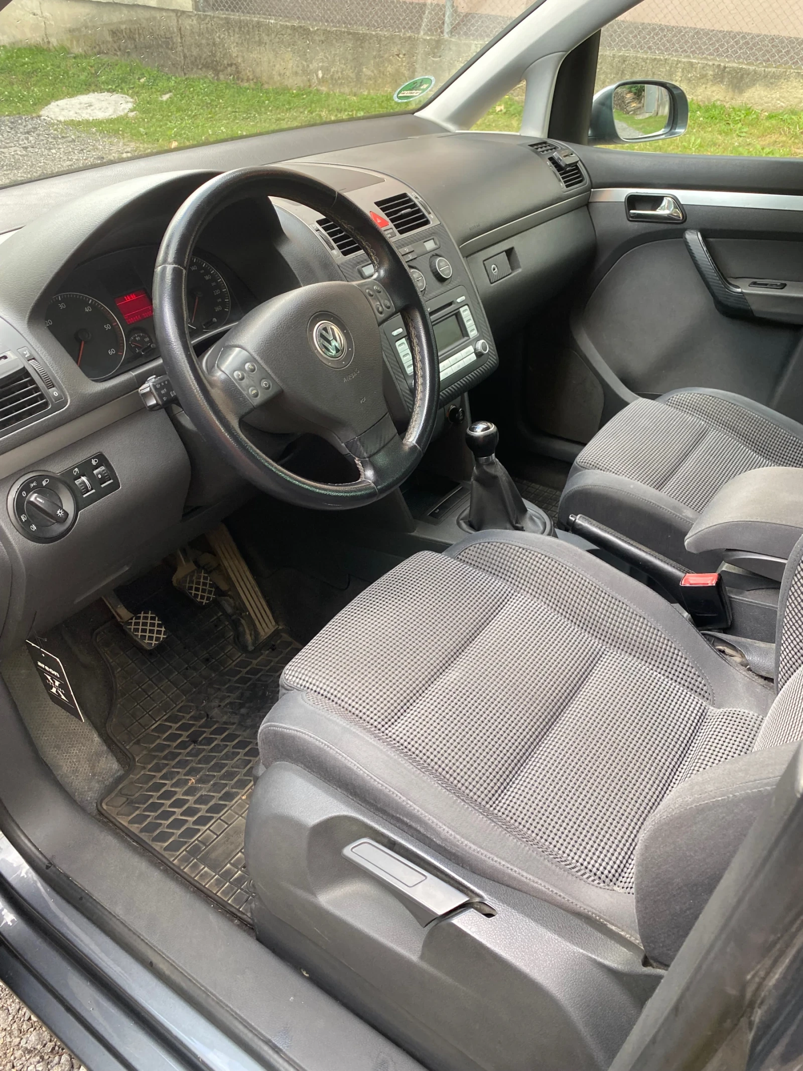 VW Touran, снимка 9 - Автомобили и джипове - 55385275